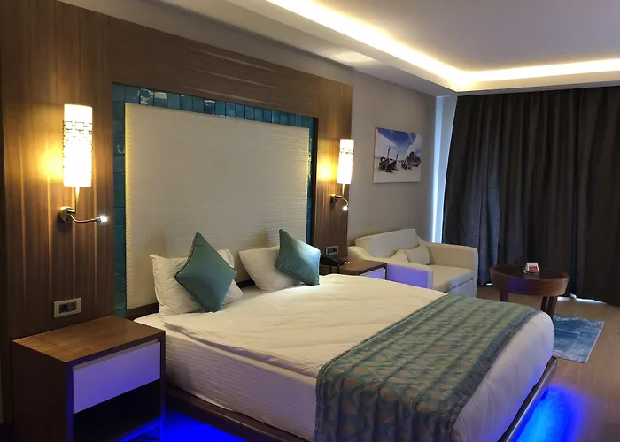 Ramada Hotel & Suites By Wyndham Kuşadası